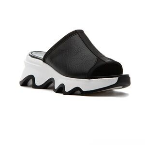 Sorel Black and White Women's Mules Women size 10.5 kinetic impact slide